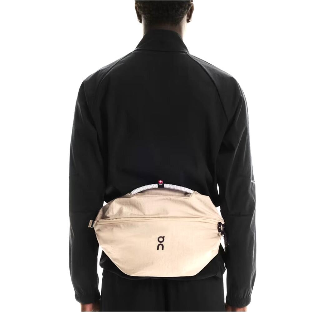 On Unisex Sand Black Sling Bag Pack 9L One Size - Picture 10 of 11